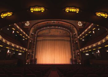 Medical Schools Turn Thespian